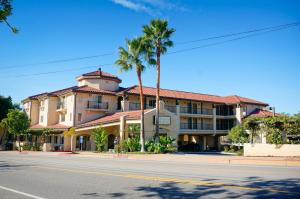 Foto dalla galleria di Lamplighter Inn & Suites a San Luis Obispo