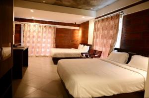 Postel nebo postele na pokoji v ubytování Coorg Vismaya Resort