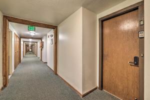 Foto dalla galleria di Cozy Studio with Balcony, Walk to Brian Head Resort! a Brian Head