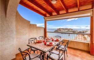 a table and chairs on a balcony with a view of the ocean at 2 Bedroom Cozy Apartment In guilas in Águilas