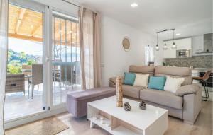 Η κουζίνα ή μικρή κουζίνα στο Cozy Home In Arenas With Swimming Pool