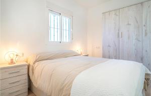 Ένα ή περισσότερα κρεβάτια σε δωμάτιο στο Cozy Home In Arenas With Swimming Pool +21 φωτογραφίες