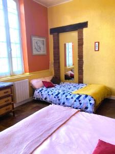 Llit o llits en una habitació de Havre de paix dans un Ferme rénovée - à Villemur sur Tarn - entre Toulouse et Montauban
