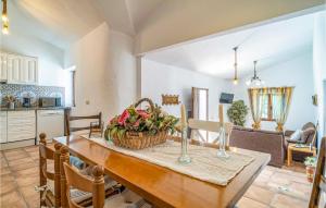 Kuchnia lub aneks kuchenny w obiekcie Amazing Home In Cajiz With Wifi