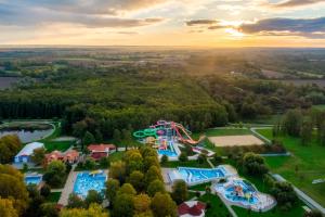 Bazén v ubytovaní Hunguest Hotel Freya alebo v jeho blízkosti