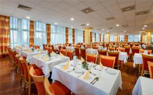 Reštaurácia alebo iné gastronomické zariadenie v ubytovaní Hunguest Hotel Freya