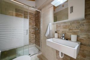A bathroom at Ileana -Marina studio 2