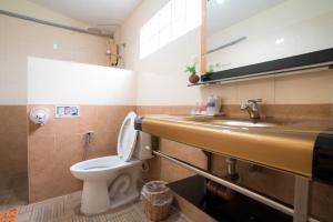 a bathroom with a toilet and a sink at Gita's House in Chiang Rai