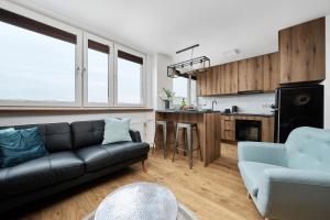 Kuchyňa alebo kuchynka v ubytovaní Stylish Kwiska Apartment Wrocław by Noclegi Renters + 29 fotografií