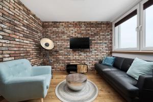 Televízia a/alebo spoločenská miestnosť v ubytovaní Stylish Kwiska Apartment Wrocław by Noclegi Renters