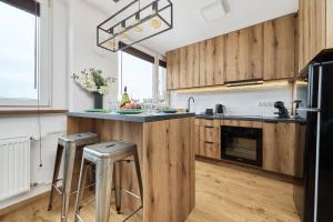 Kuchyňa alebo kuchynka v ubytovaní Stylish Kwiska Apartment Wrocław by Noclegi Renters