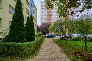 Vonkajšia záhrada v ubytovaní Stylish Kwiska Apartment Wrocław by Noclegi Renters