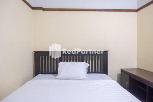 Postel nebo postele na pokoji v ubytování Athaya Hotel Syariah near UGM Yogyakarta Mitra RedDoorz