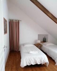 Posteľ alebo postele v izbe v ubytovaní LA VILLA GABRIELLE - ENTRE BOURG ET PLAGE