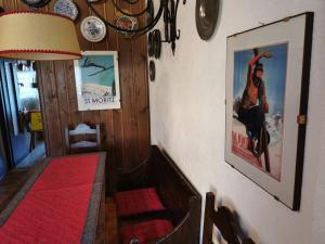 A bed or beds in a room at Cogne come una volta