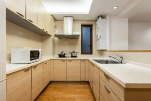 Kuchyň nebo kuchyňský kout v ubytování Belgravia Serviced Residence Wuxi