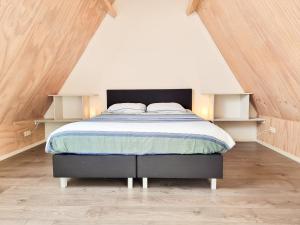 Ένα ή περισσότερα κρεβάτια σε δωμάτιο στο Rustig gelegen Vakantiehuis AK10