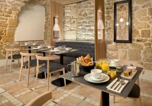 Un restaurante o sitio para comer en Les Rives de Notre-Dame
