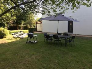 Ogród w obiekcie Maison tout confort en Touraine 4 chambres