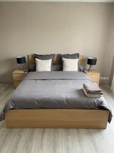 Łóżko lub łóżka w pokoju w obiekcie Maison tout confort en Touraine 4 chambres