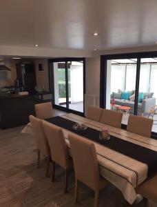 Kuchnia lub aneks kuchenny w obiekcie Maison tout confort en Touraine 4 chambres