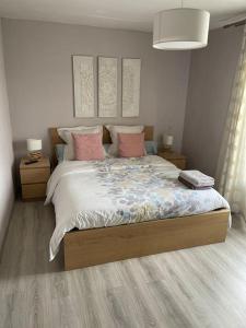 Łóżko lub łóżka w pokoju w obiekcie Maison tout confort en Touraine 4 chambres