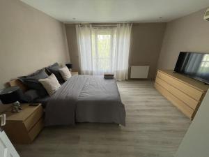 Łóżko lub łóżka w pokoju w obiekcie Maison tout confort en Touraine 4 chambres