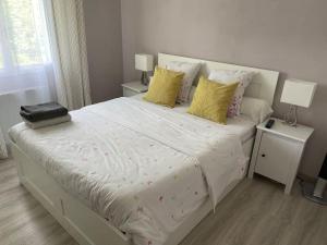 Łóżko lub łóżka w pokoju w obiekcie Maison tout confort en Touraine 4 chambres