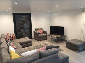 Część wypoczynkowa w obiekcie Maison tout confort en Touraine 4 chambres