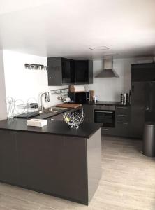 Kuchnia lub aneks kuchenny w obiekcie Maison tout confort en Touraine 4 chambres
