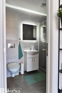 Kupatilo u objektu SilverSea Apartman