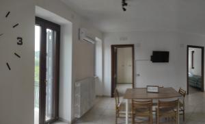 a dining room with a table and chairs and a television at APPARTAMENTO Tamburro in Campobasso