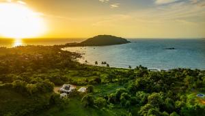 Galeriebild der Unterkunft Spicy Mango Ocean Paradise - Luxurious Sea View Villa In Alibaug in Christpāda