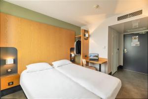 Postel nebo postele na pokoji v ubytování B&B HOTEL Lyon Sud États-Unis