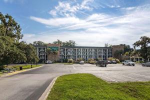 a large building with cars parked in a parking lot at Quality Inn At Town Center in Beaufort