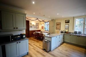 Η κουζίνα ή μικρή κουζίνα στο Glen Hill