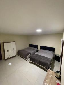Letto o letti in una camera di España Suites Hotel