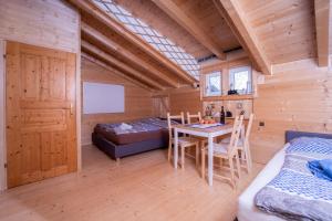 Voodi või voodid majutusasutuse Kleine Alpenhütte in Lend neben der Salzach toas
