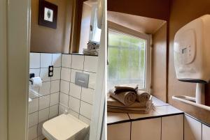 Kúpeľňa v ubytovaní AUX 4 LOGIS Appart-hotel - Studio Le City - Petit déjeuner inclus 1ère nuit