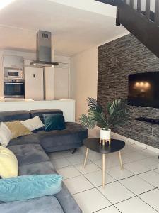 Appartement DUPLEX LAGON BLEU ac Piscine Bas du Fort, Le Gosier – Tarifs  2022