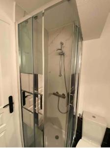 a glass shower in a bathroom with a toilet at Studio hyper centre de Caen in Caen