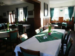 A restaurant or other place to eat at Penzion U Studánky Még 37 kép