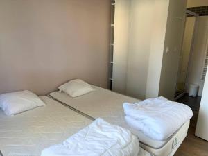 Posteľ alebo postele v izbe v ubytovaní Appartement Cambo-les-Bains, 2 pièces, 2 personnes - FR-1-495-111