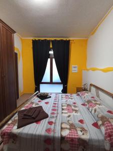 A bed or beds in a room at Casetta vacanze Gonnesa