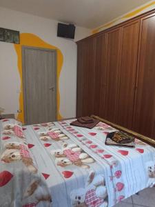 A bed or beds in a room at Casetta vacanze Gonnesa