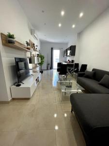 En sittgrupp på Brand new Appartement of two bedrooms in Sliema