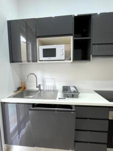 Ett kök eller pentry på Brand new Appartement of two bedrooms in Sliema