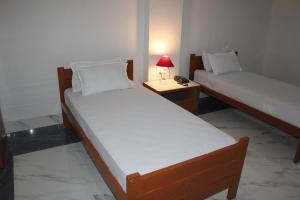 Postel nebo postele na pokoji v ubytování HOTEL BODHGAYA INN + 37 fotografií