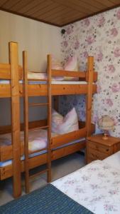 a couple of bunk beds in a bedroom at Haus Bindseil - Ferienwohnung im OG, links in Altenau