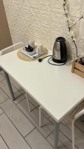 a white table with a tea kettle on top of it at B&B Rial in Naples +34 photos
